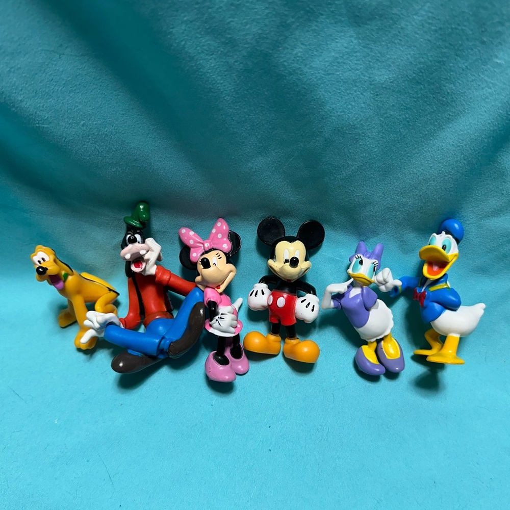 Disney Character Collection - Pluto, Goofy, Minnie, Mickey, Daisy, and Donald *